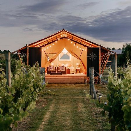 Villas & Vines Glamping Гастінгс Екстер'єр фото